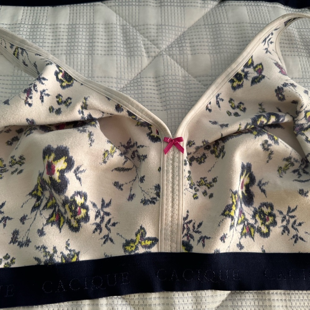 Lot of 7 Cacique Wire Free Bras 46DD - Picture 4 of 16